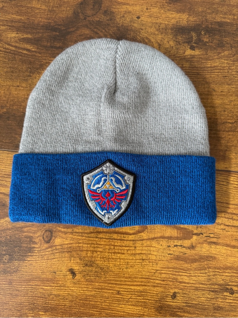 Official Nintendo Legend of Zelda Hylian Shield Knit Cuff Beanie Gray Blue OSFM